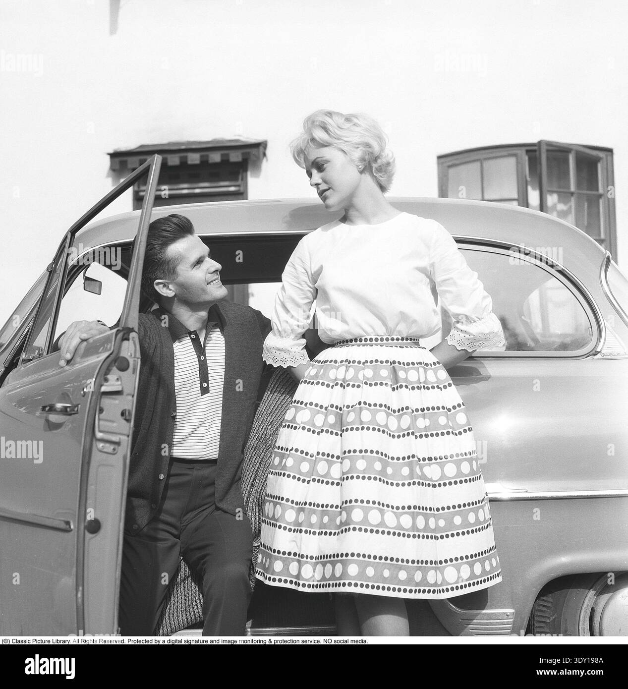 60s fashion black white dress hi-res stock photography and images - Page 3 - Alamy 60s fashion black white dress hi-res stock photography and images - Page 3 - Alamy