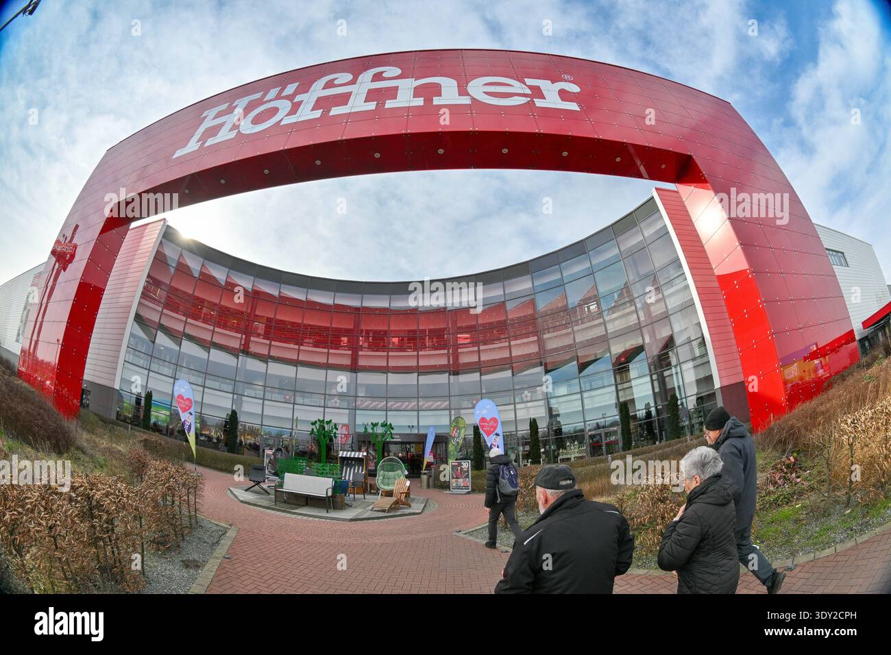 AFD Spende Möbel Höffner- Chef Kurt Krieger Blick auf das Möbelhaus Höffner in Rostock. Nach kritischen Berichten in den Medien zu seiner AFD Geldspende lädt Höffner Möbelunternehmer Kurt Krieger die Presse zu