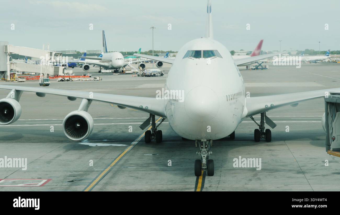 Arrival giant two story hi-res stock photography and images - Alamy