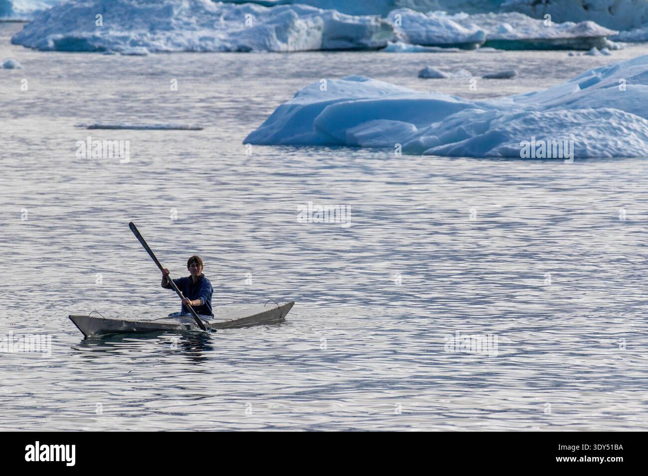 Inuit kayak hi-res stock photography and images - Alamy