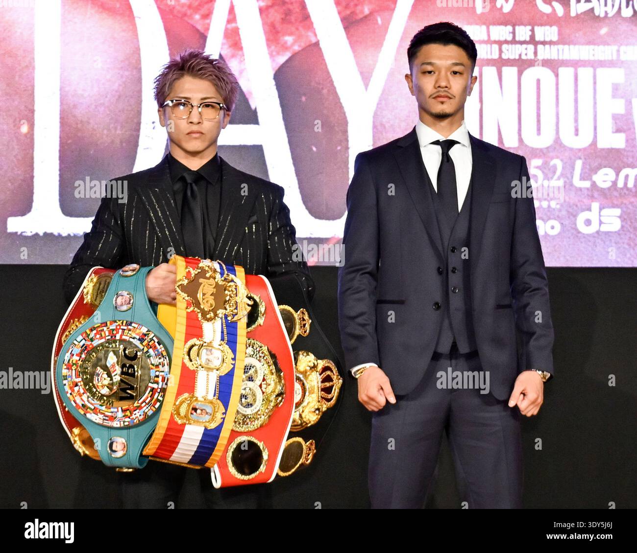 Japan's Naoya Inoue (L) undisputed super-bantamweight world champion ...
