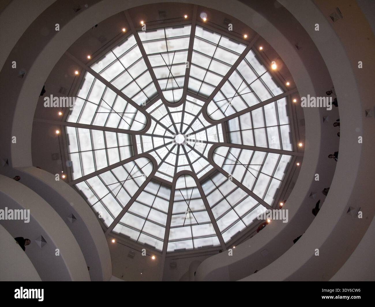 Guggenheim museum new york night hi-res stock photography and