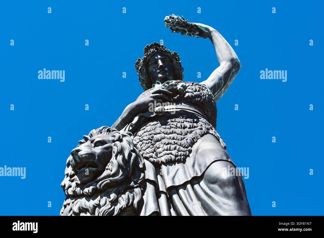 Colossal bronze lion hi-res stock photography and images - Alamy