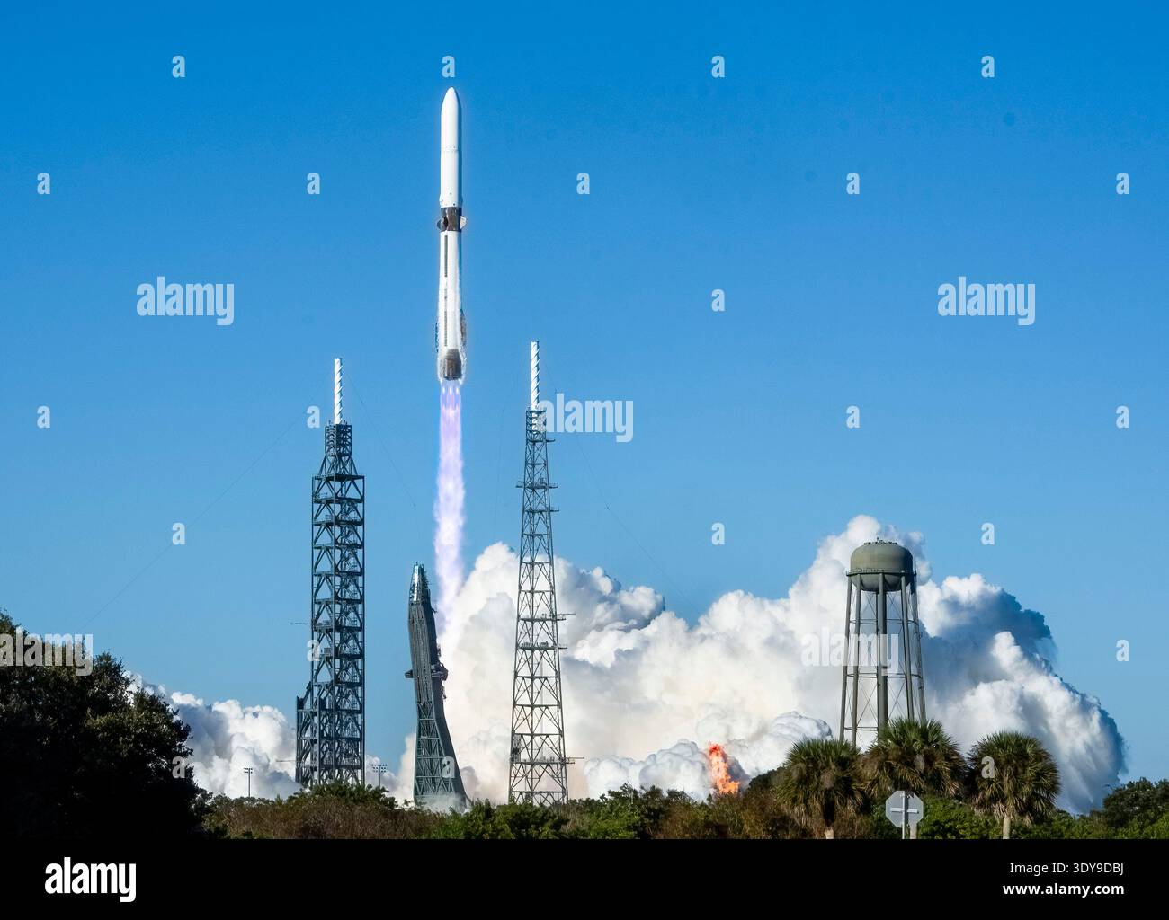 Blue origin rocket hi-res stock photography and images - Alamy