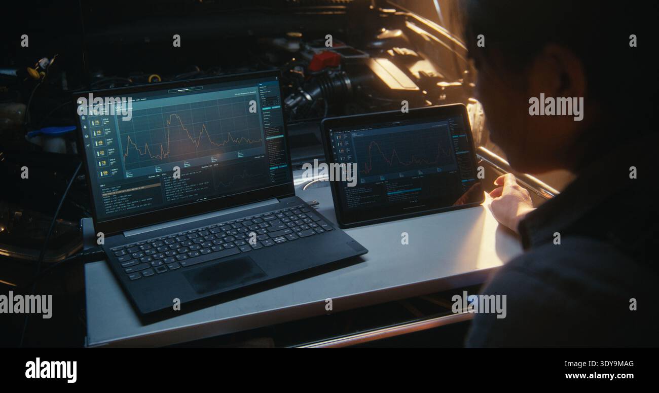 Dual engine performance monitor hi-res stock photography and images - Alamy