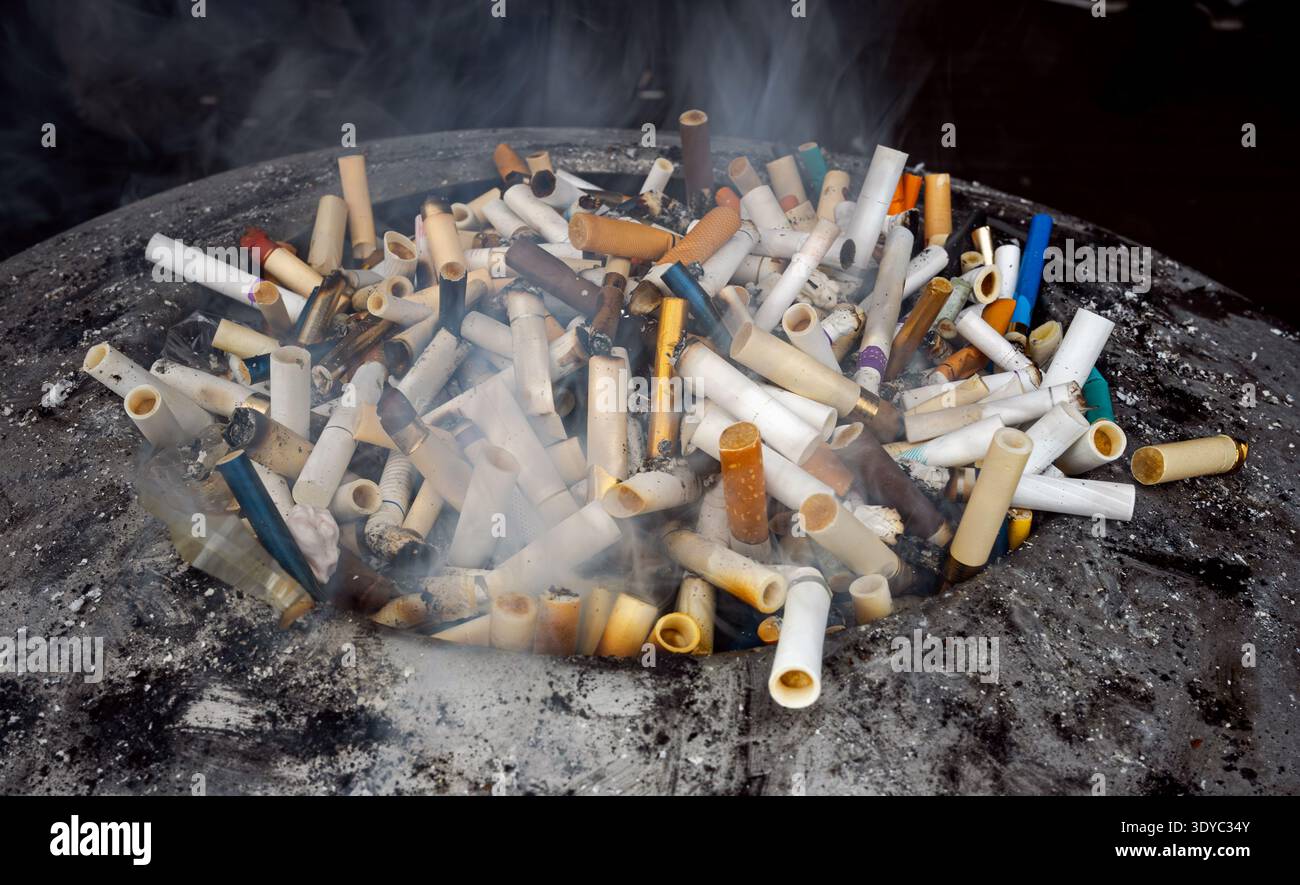 used cigarette filter Dirty used cigarette filter hi-res stock photography and images
