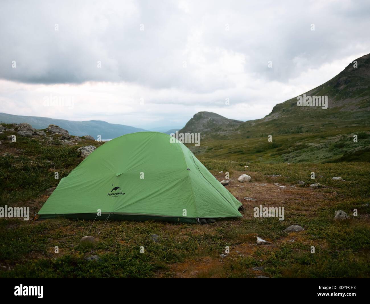 coghlans tube tent Emergency and cold Entspannt auf dem Autodach Includes:Teepee with mat and flag and campfire dachshund furniture