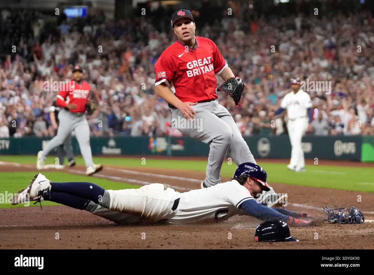 United States' Ernie Clement scores during the fifth inning of a World ...
