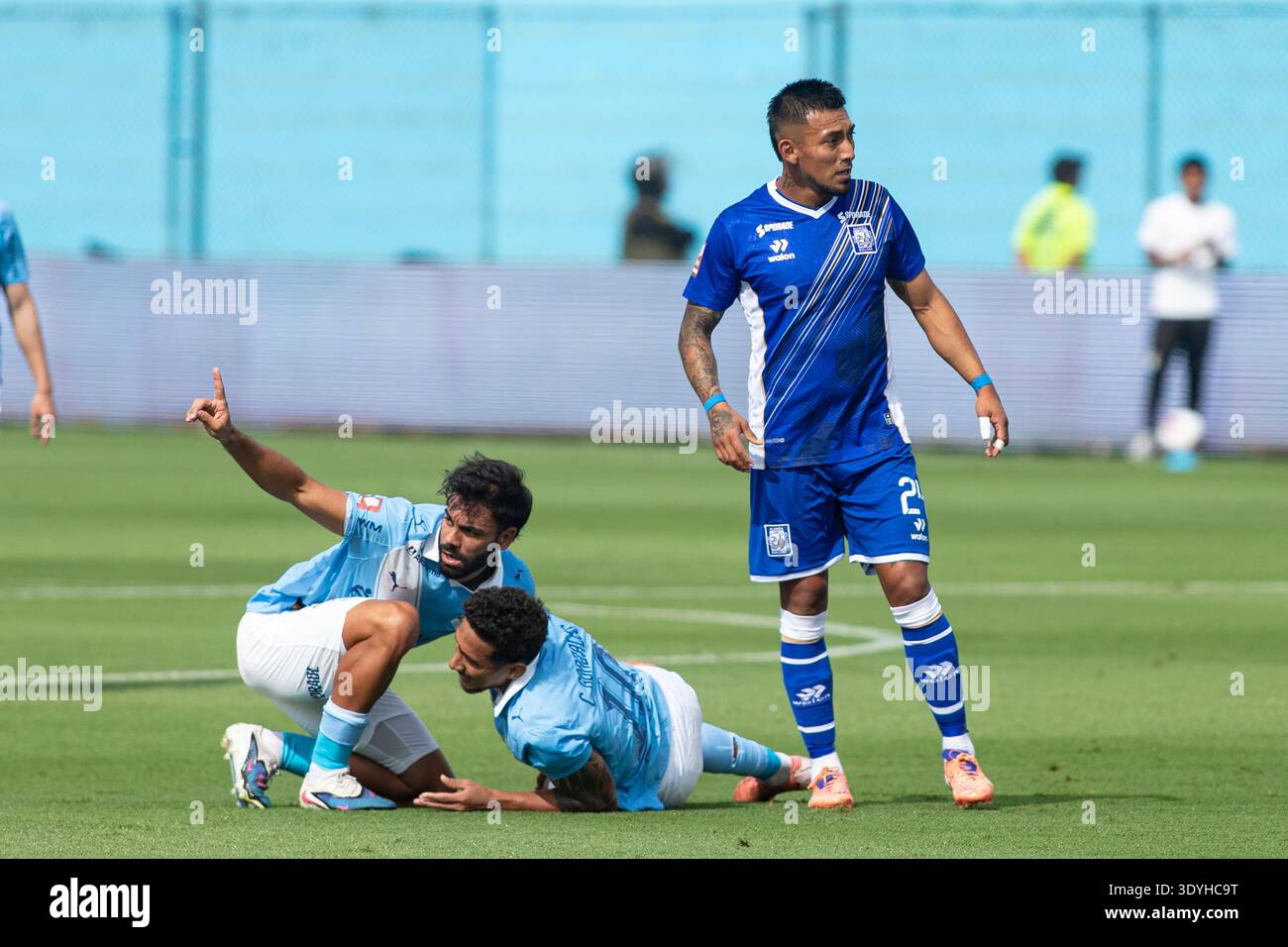 Lima, Peru - March 7: Leandro Sosa of Sporting Cristal (L) fights for the ball with Cristian Penilla of Alianza Atletico Sullana (R) during a Liga 1 Peru 2026 match between Sporting Lima, Peru - March 7: Leandro Sosa of Sporting Cristal (L) fights for the ball with Cristian Penilla of Alianza Atletico Sullana (R) during a Liga 1 Peru 2026 match between Sporting