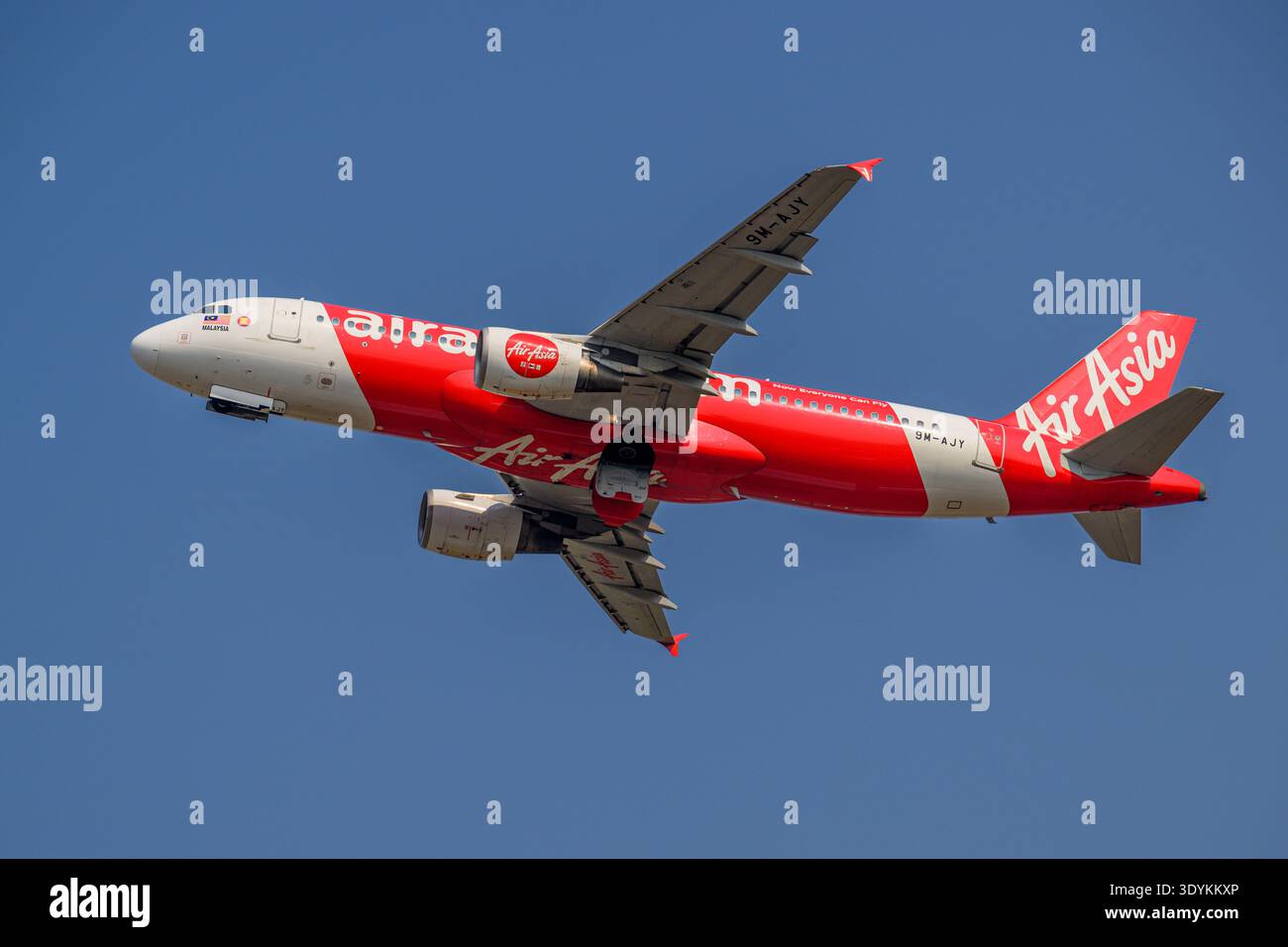 Airbus A320-200 of AirAsia, departing on runway 36 at Chiang Mai