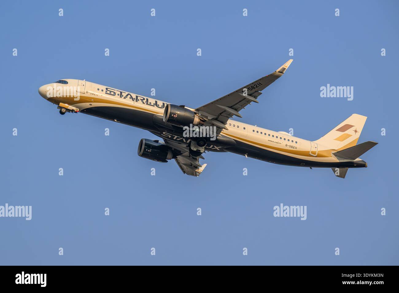 Airbus A321neo of STARLUX Airlines departing on runway 36 at