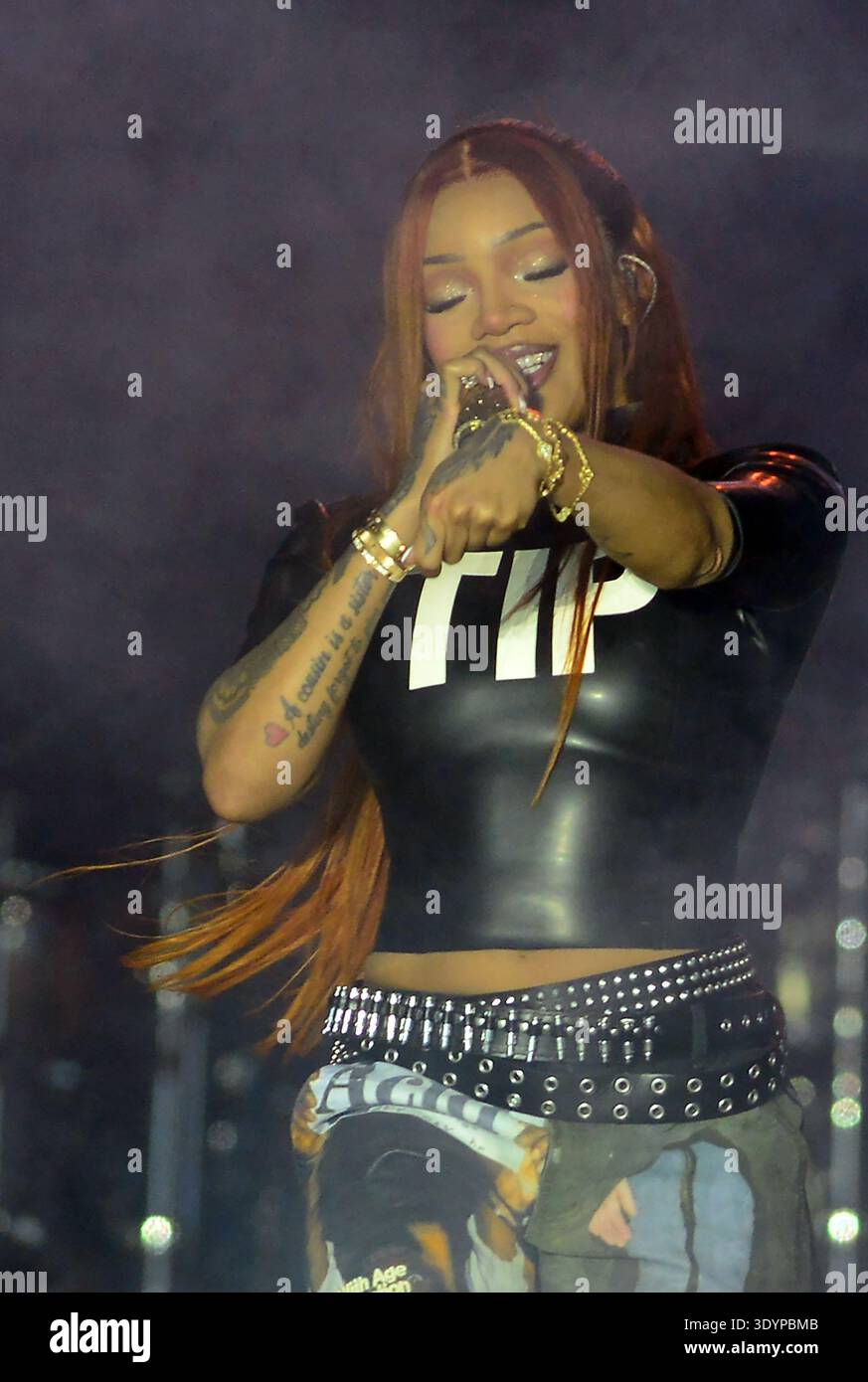 MIAMI GARDENS FLORIDA MARCH 07 GloRilla Performs Live At The Jazz Miami Gardens Florida March 07 Glorilla Performs Live At The Jazz In The Gardens Jitg Music Festival 2026 Day1 At Hard Rock Stadium On March 07 2026 In Miami Gardens Florida Credit Mpi10 Mediapunch 3DYPBMB 
