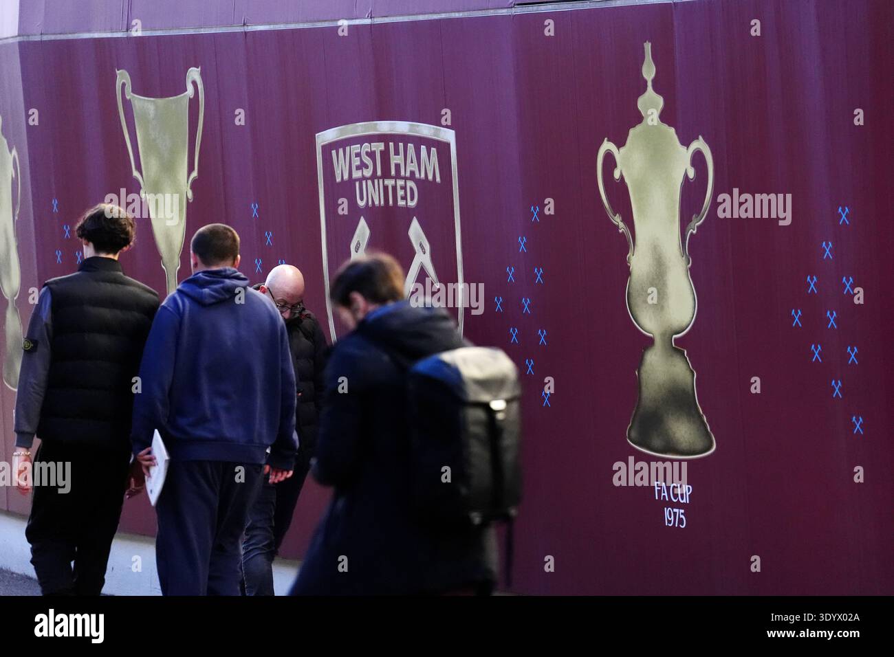 1975 fa cup final west ham hi-res stock photography and images - Alamy