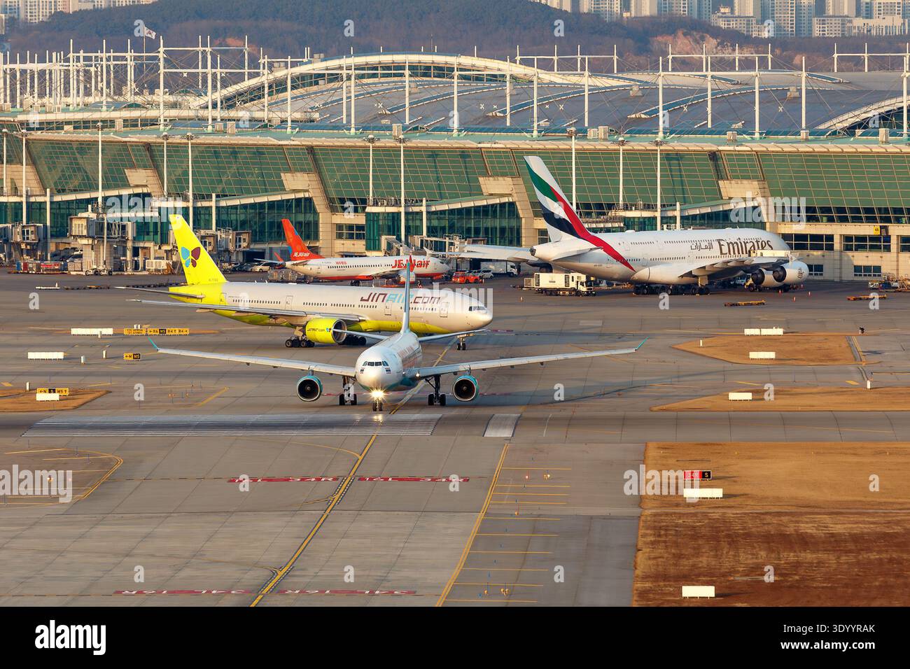 Apron of Incheon International Airport Terminal 1, Korea. Emirates ...