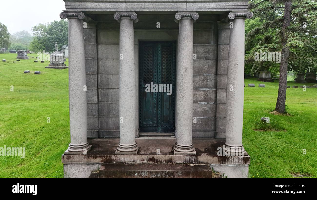 Oakwood cemetery hi-res stock photography and images - Alamy