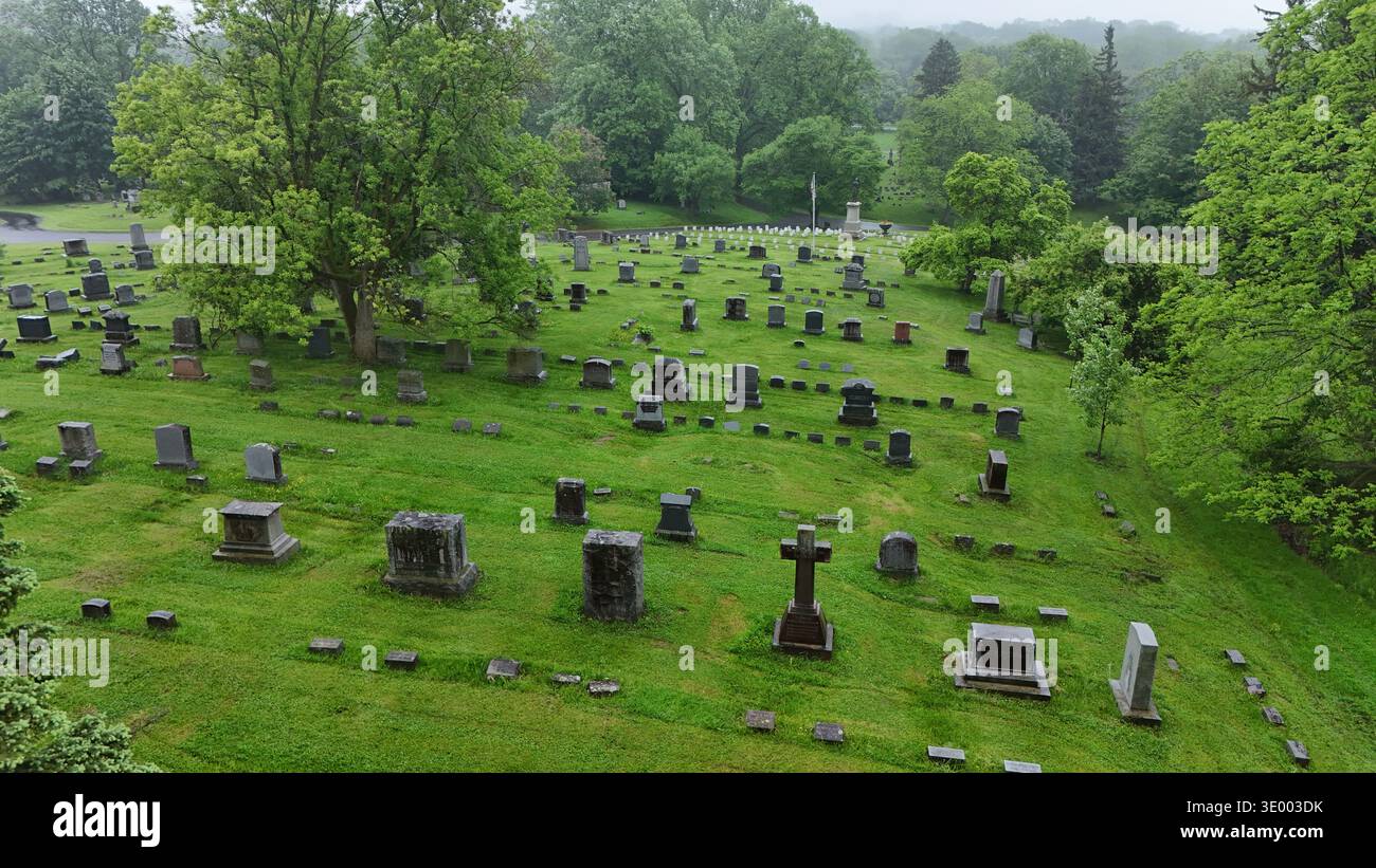 Oakwood cemetery hi-res stock photography and images - Alamy