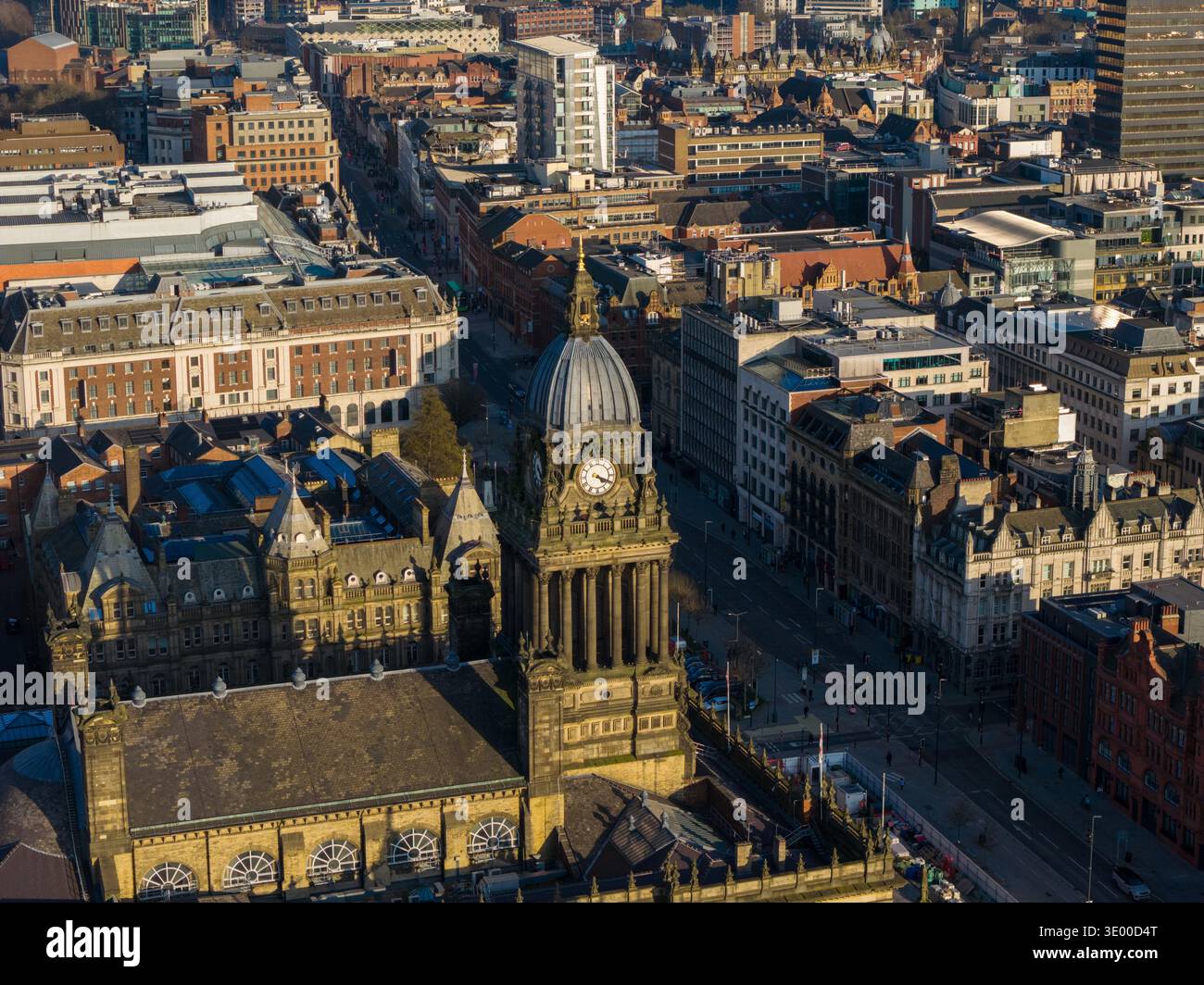 Leeds town hall hi-res stock photography and images - Alamy