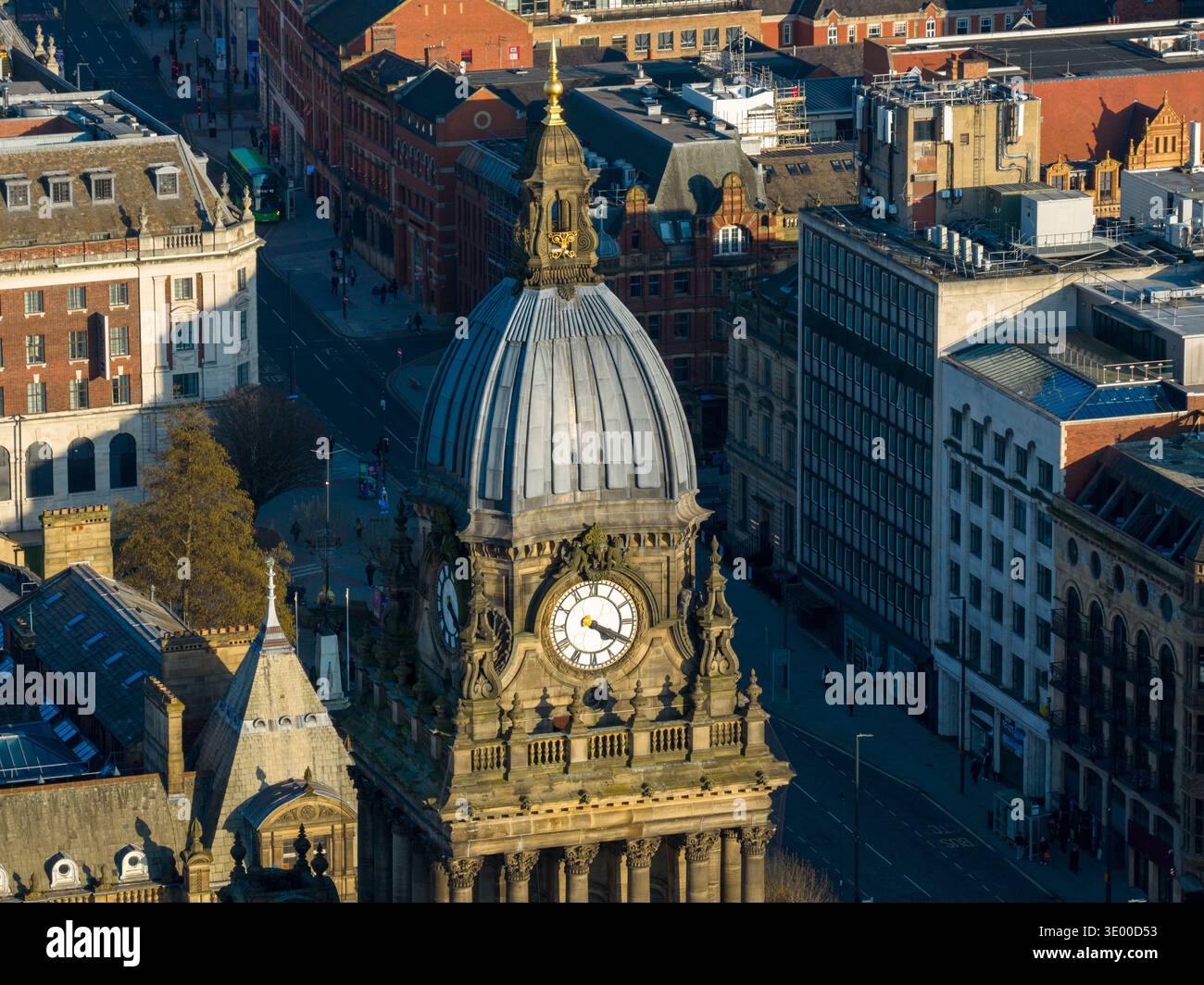 Leeds town hall hi-res stock photography and images - Alamy