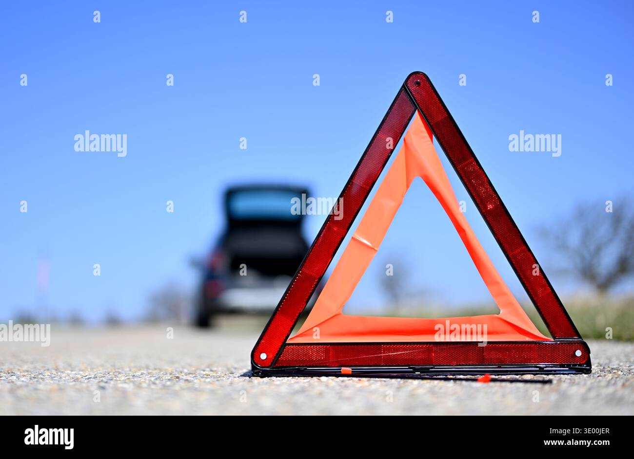 THEME PICTURE - Illustration on the topic of warning triangle/breakdown ...