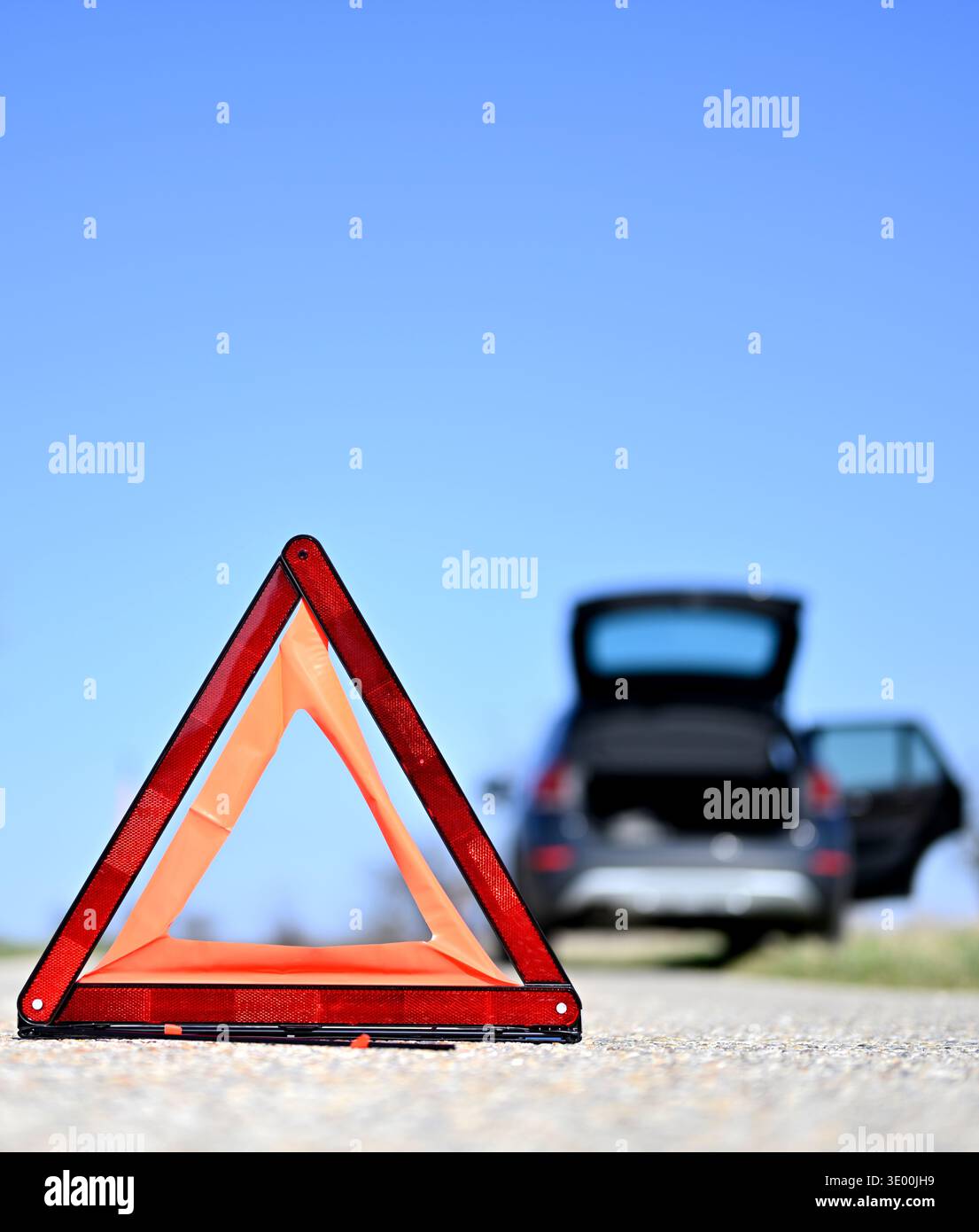 THEME PICTURE - Illustration on the topic of warning triangle/breakdown ...