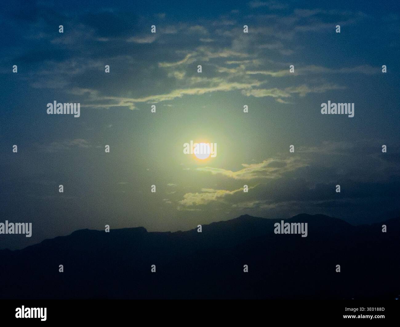 Full moon over mountain range hi-res stock photography and images - Alamy