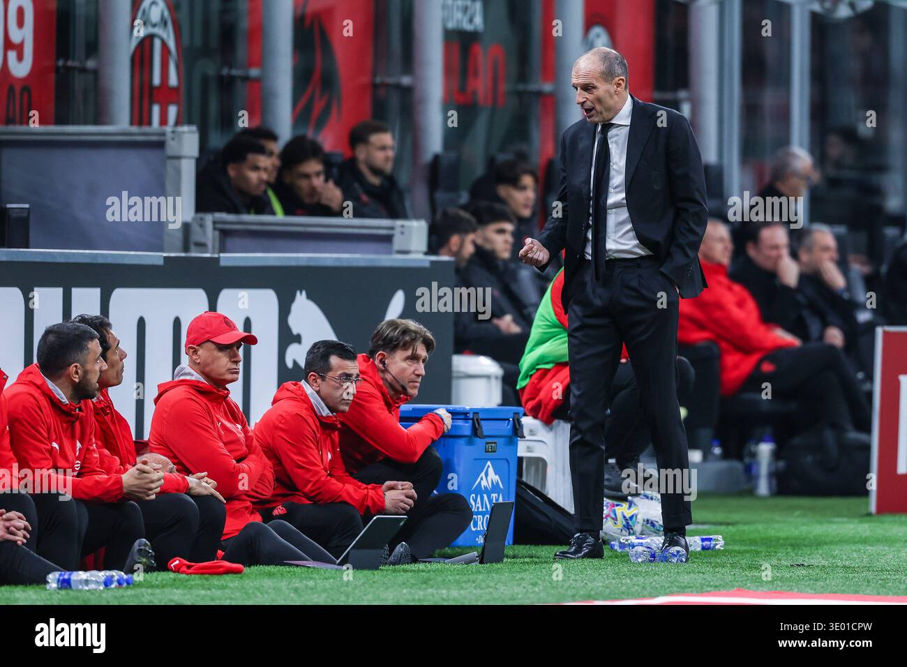 Massimiliano Allegri Head Coach of AC Milan looks on during Serie A ...