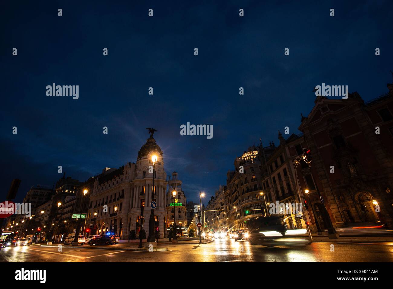 The Metropolis Building at the iconic intersection of Calle Alcalá and ...
