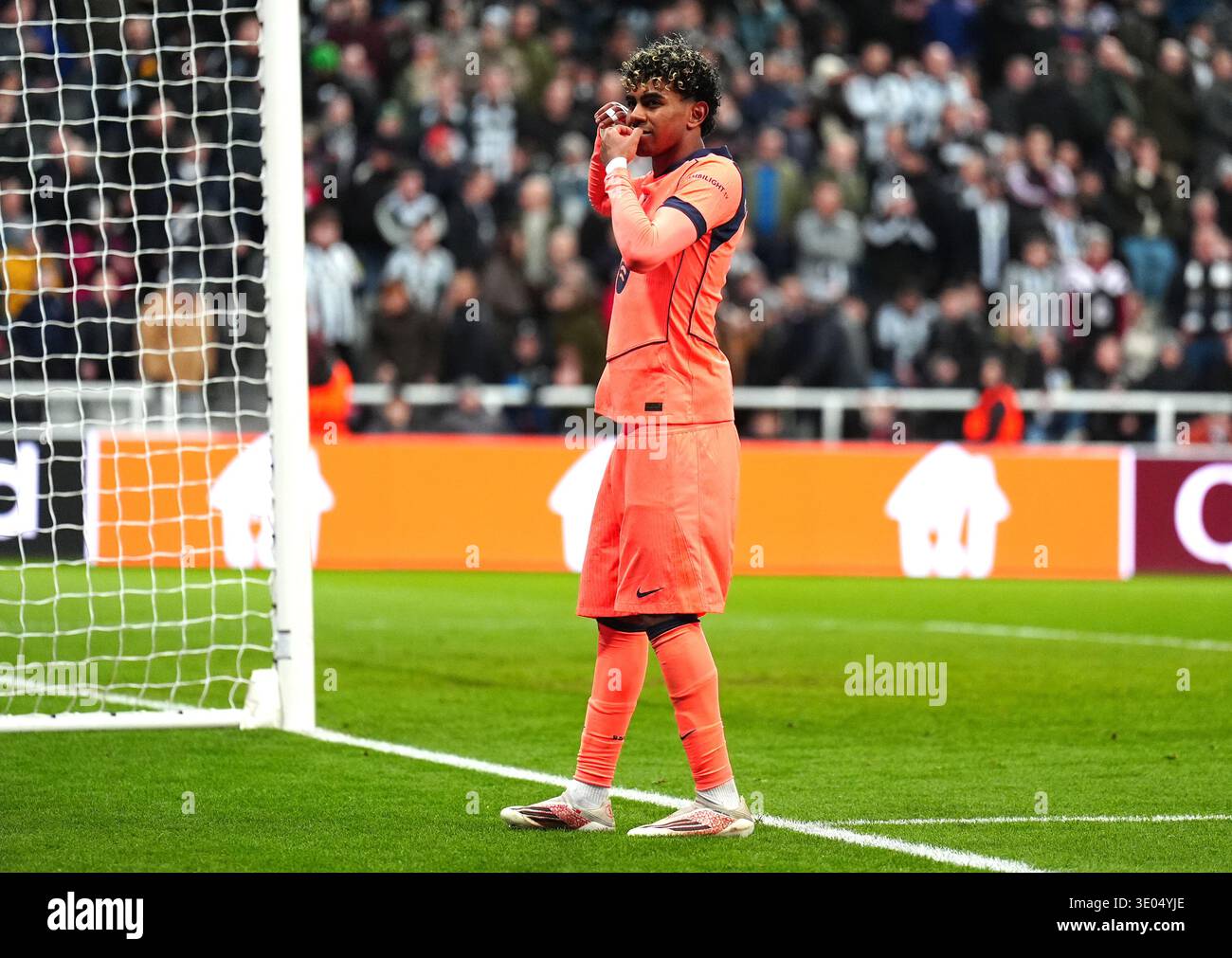 Lamine yamal barcelona celebration hi-res stock photography and images ...
