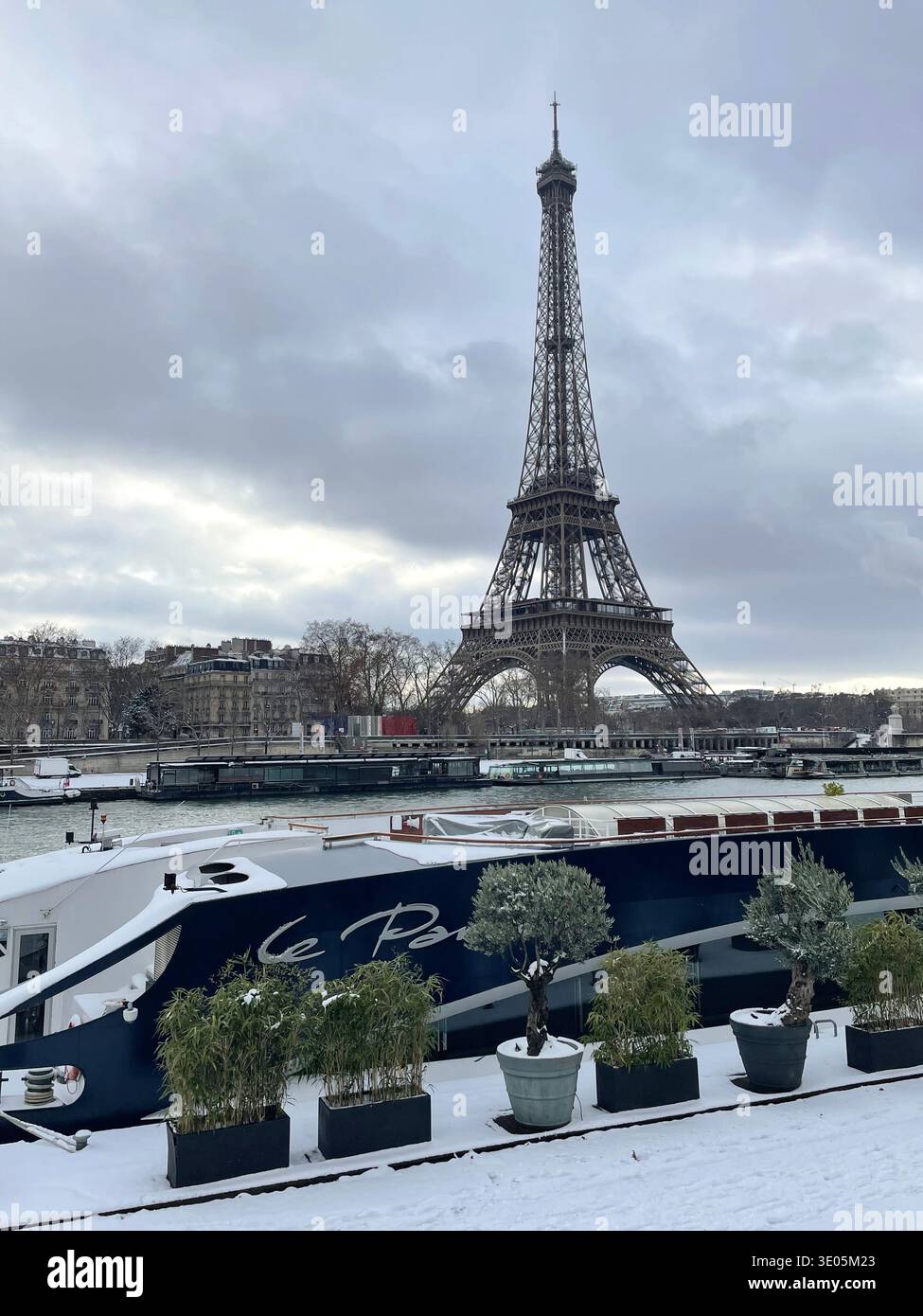 Paris, France. View of the Tour Eiffel from across the Seine river in wintertime. - Smartphone Captured Stock Image