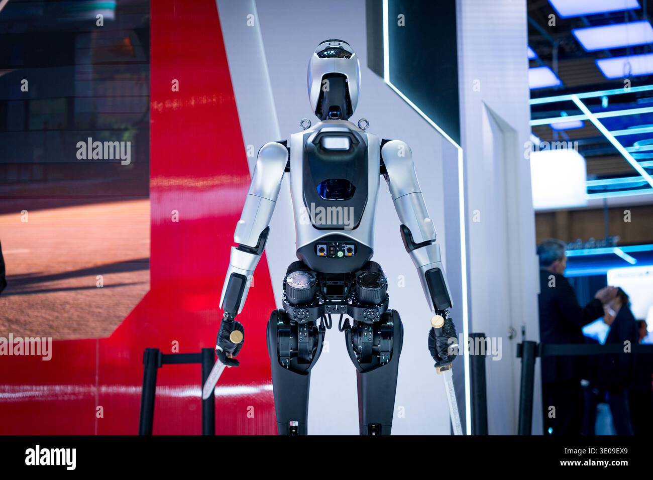 Real humanoid robot cyborg hi-res stock photography and images - Alamy