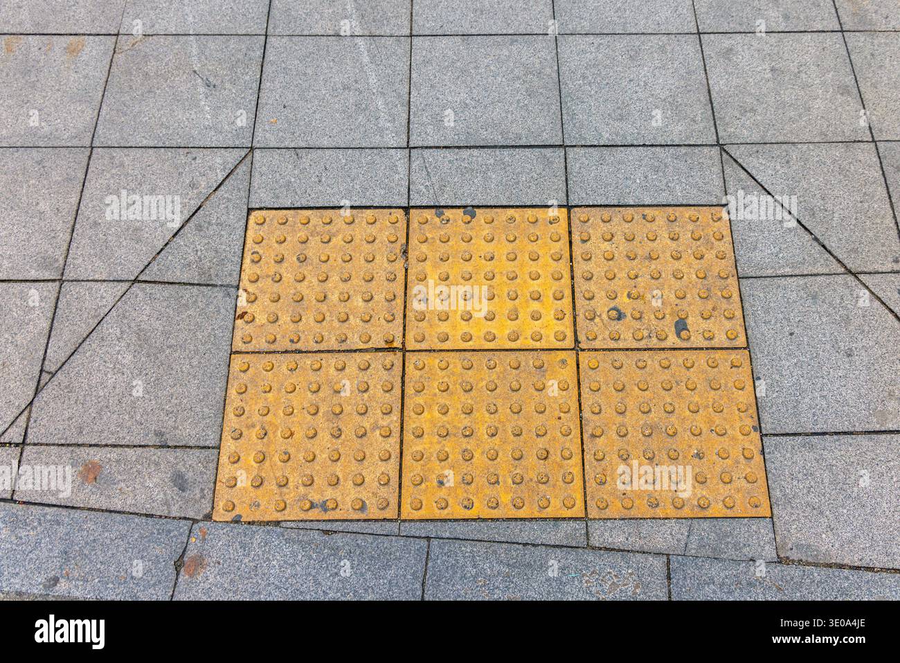 Detectable warning tactile paving Cast Iron ADA Detectable Warning Tile