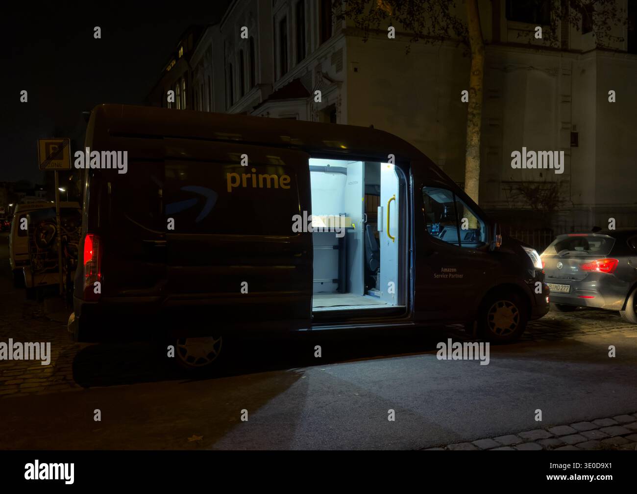 Amazon prime van hi-res stock photography and images - Alamy Amazon prime van hi-res stock photography and images - Alamy