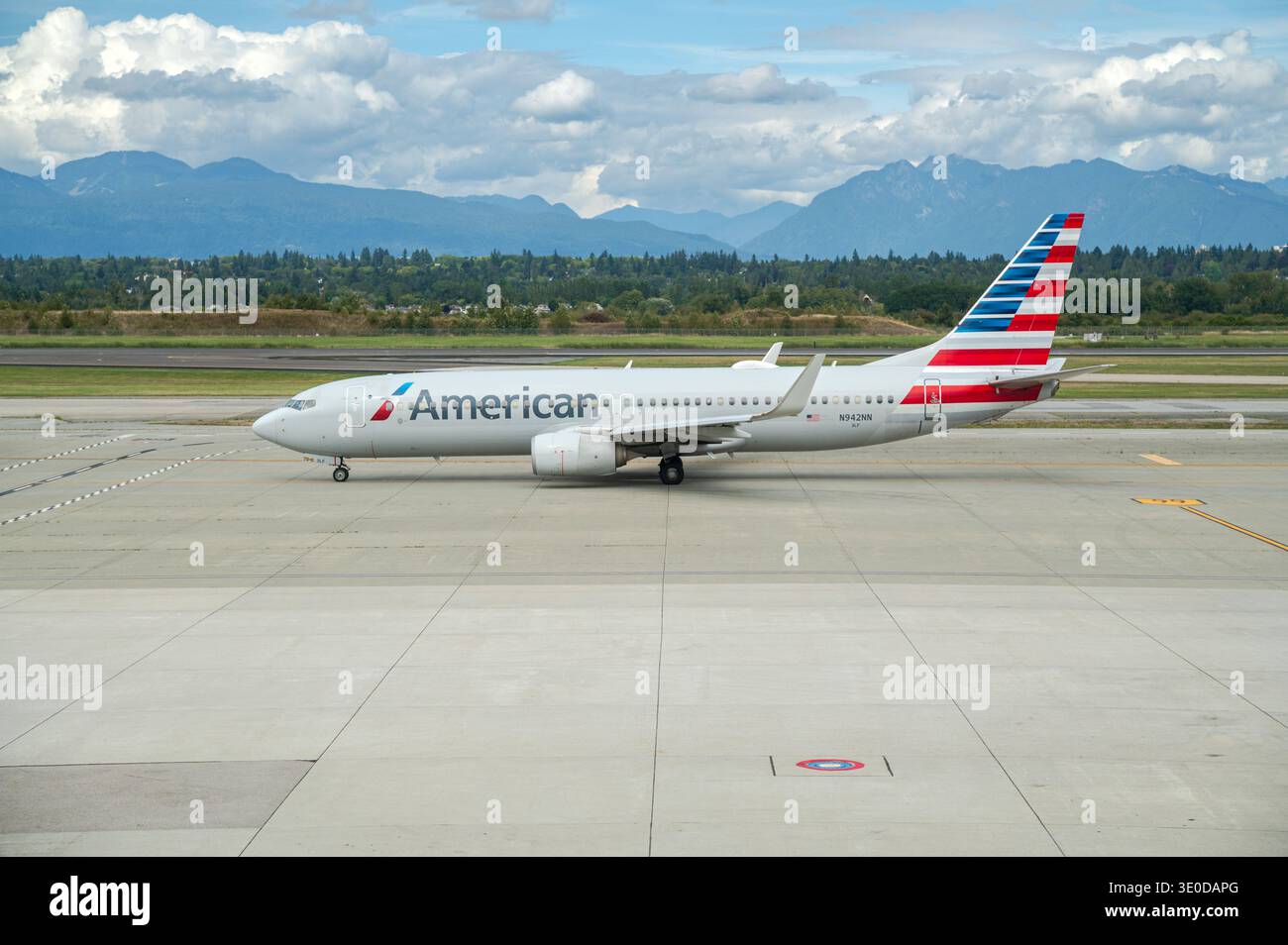 American airlines boeing 737 800 hi-res stock photography and