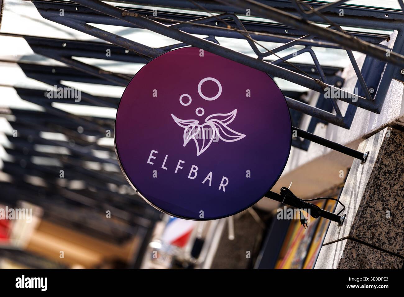 elfbar nachfüll pod läuft aus Shops | Shopping at the airport