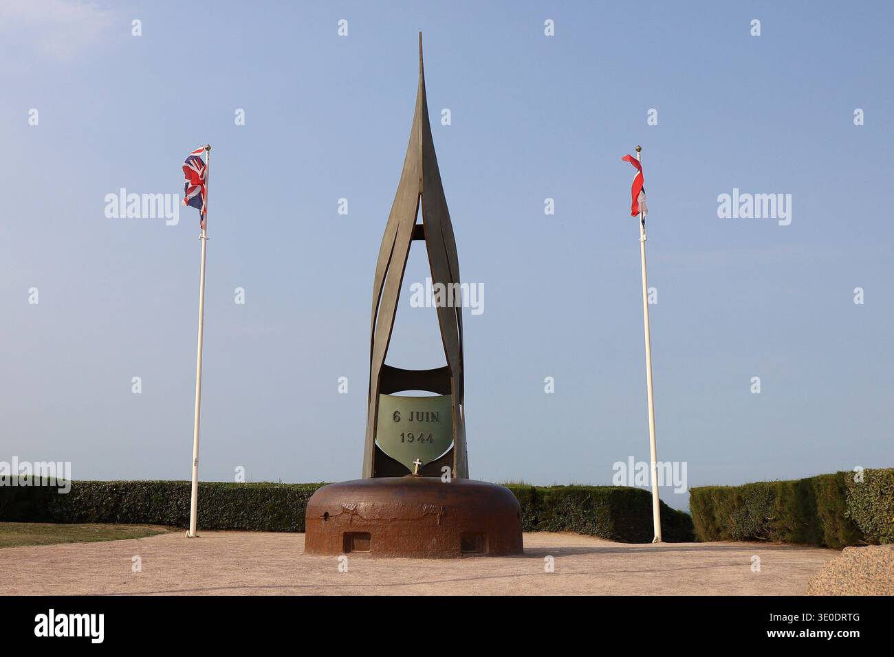 Mémorial la flamme, symbole de la libération, œuvre de l’artiste locale Yvonne Guégan, ville de Ouistreham, département du Calvados, France Stock Photo
