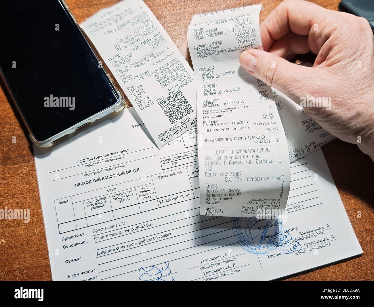 Paper receipts office desk hi-res stock photography and images - Alamy