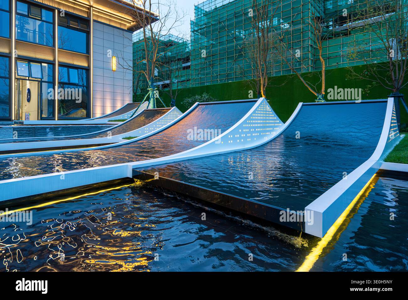 Multi tiered water feature hi-res stock photography and images - Alamy