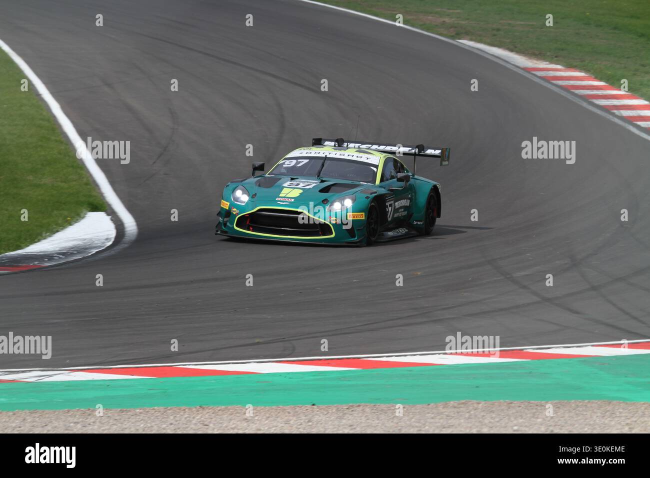 Vantage amr gt3 hi-res stock photography and images - Alamy