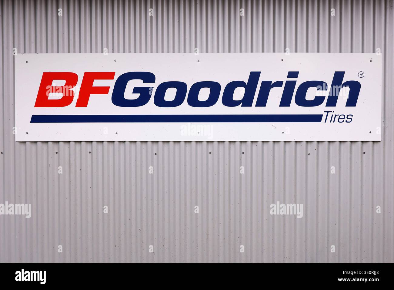 BF Goodrich Tires Logo an einem Gebaeude Gebäude. Michelin am