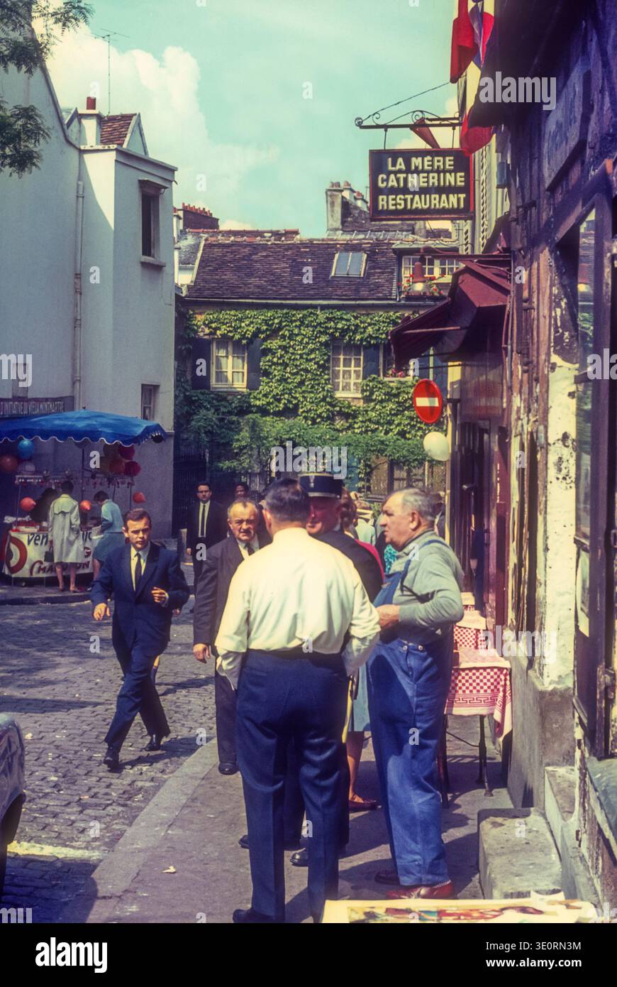 1960s paris france hi-res stock photography and images - Alamy