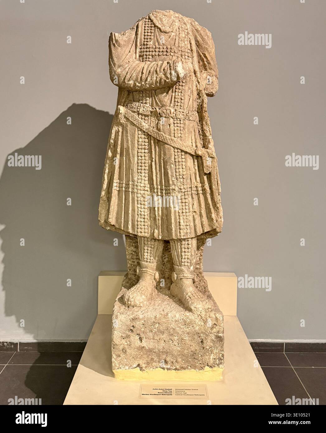 Armor of roman soldier hi-res stock photography and images - Alamy