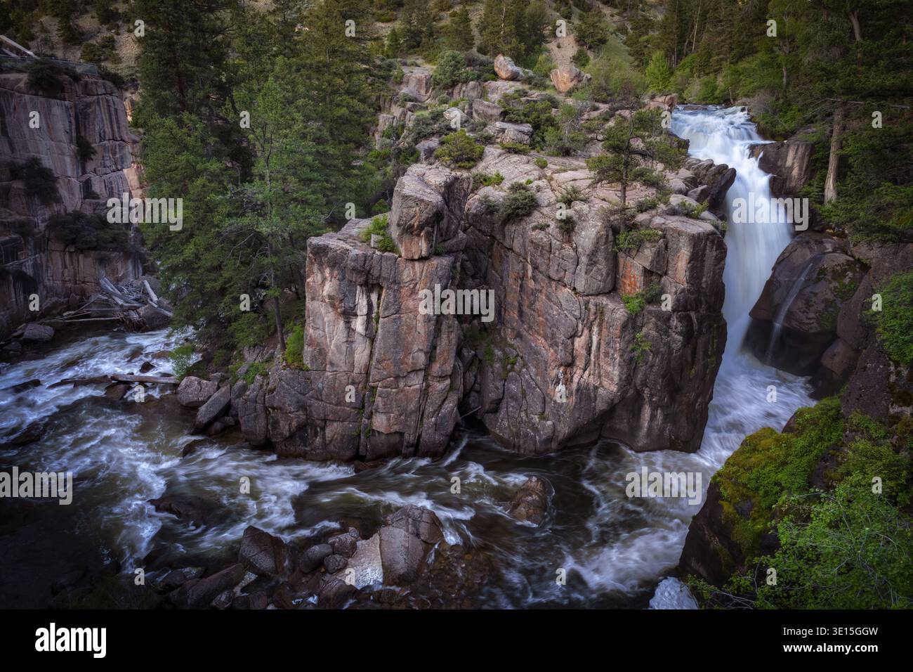 Water flows over highway hi-res stock photography and images - Alamy