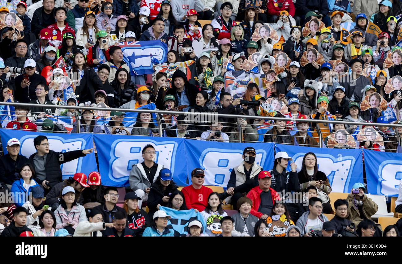 Sander Fans SHANGHAI - Race fans ahead of the race at the Shanghai International ...
