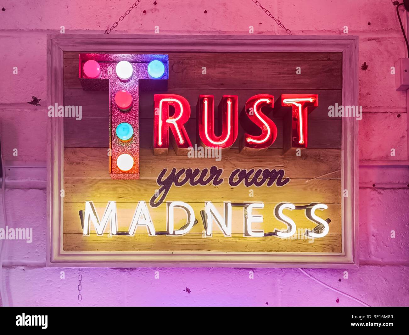 Vintage neon hi-res stock photography and images - Alamy