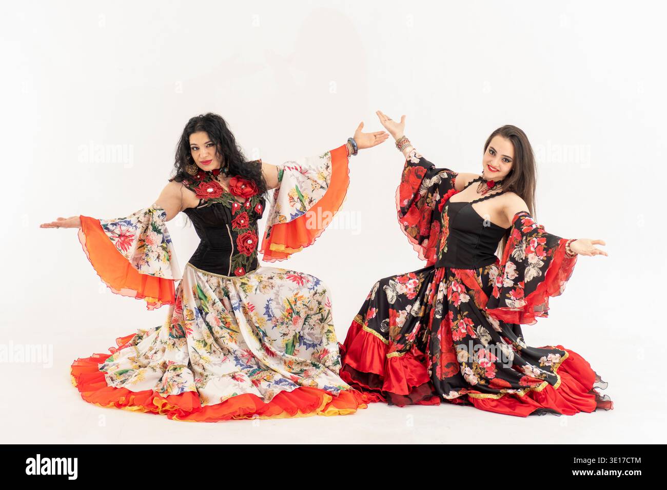 Women traditional dresses hi-res stock photography and images - Alamy