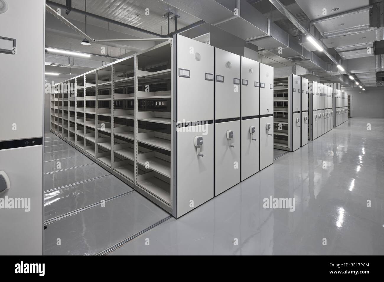 Archive storage room hi-res stock photography and images - Alamy