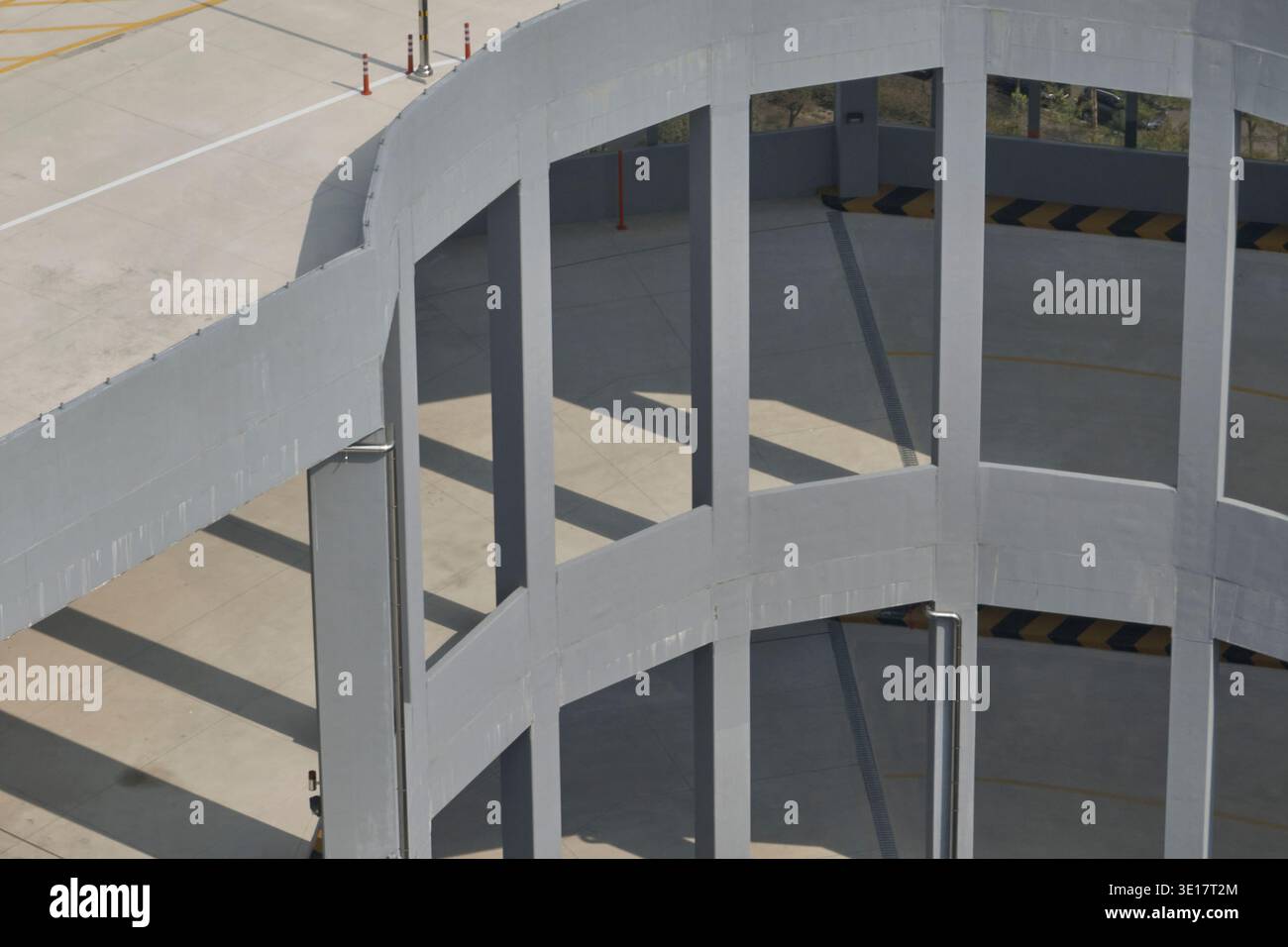 Curved concrete structure hi-res stock photography and images - Alamy