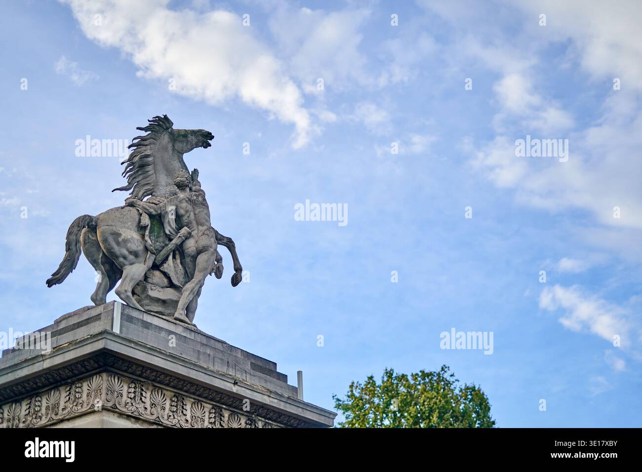 【西洋刻美術】フランス作家 金属彫刻像 『Marly horse マルリーの馬』 ギョーム・クストゥ1世 「マルリーの馬」 | | アトリエ・ブランカ