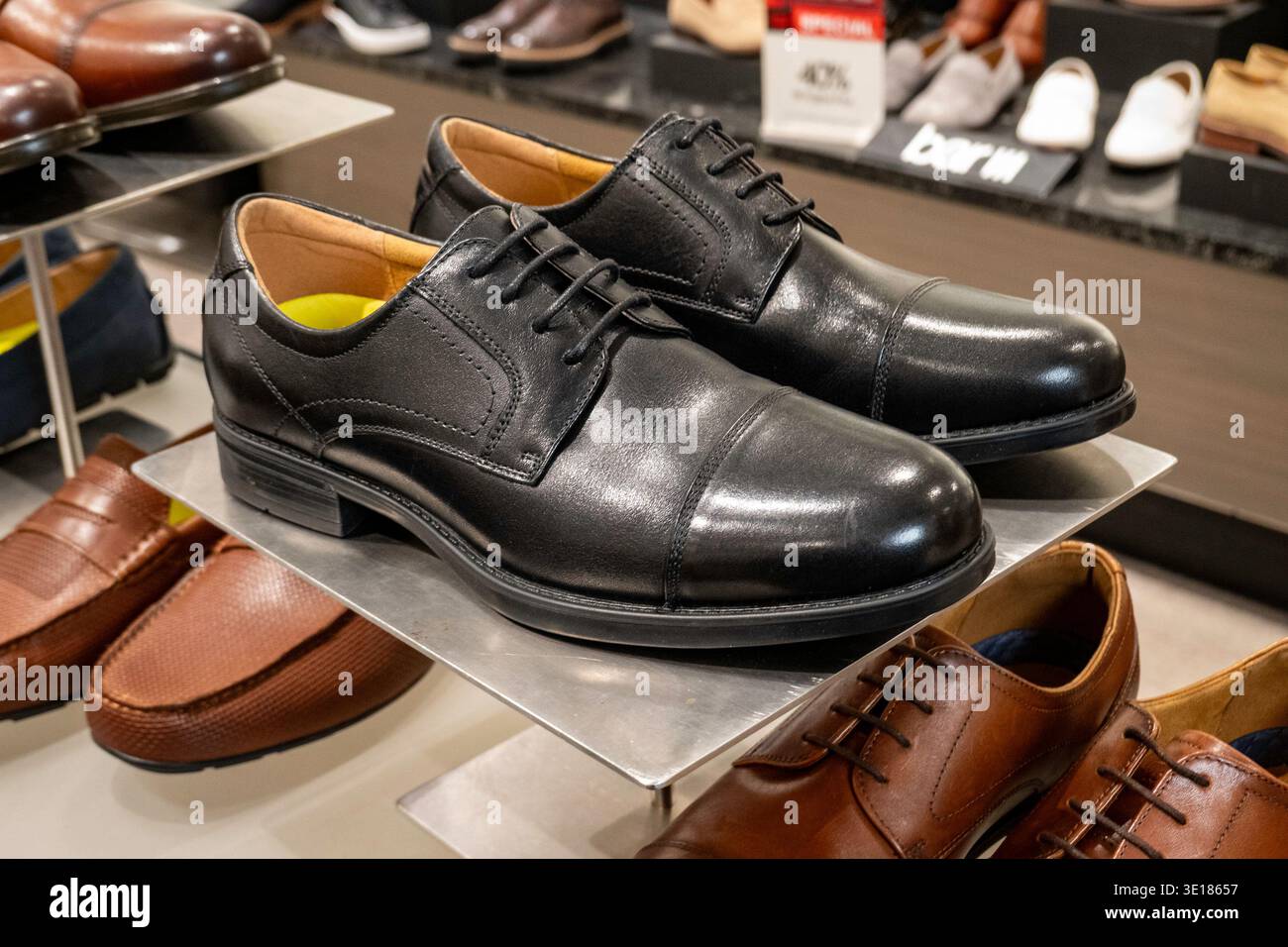 Mens dress shoes on display hi-res stock photography and images - Alamy