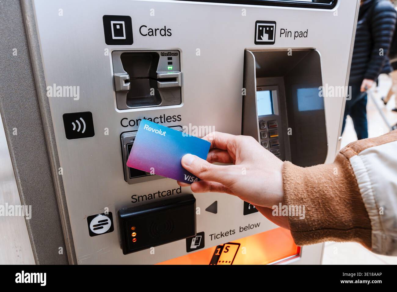 Smartcard ticketing system hi-res stock photography and images - Alamy